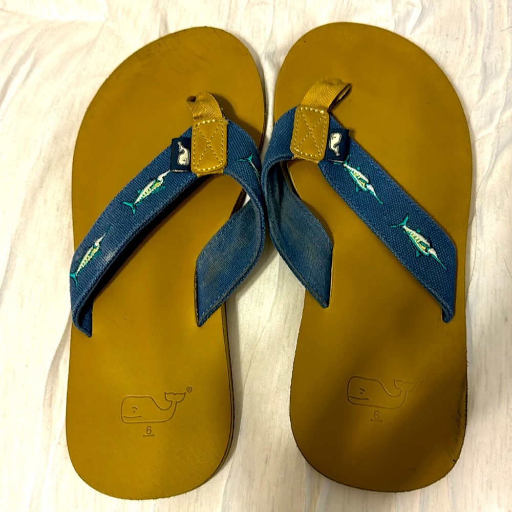 Vineyard vines flip flops size 6 like new
